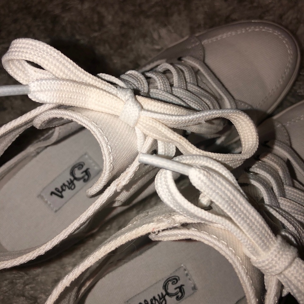 Size 6.5 Wedge style lace up canvas sneaker by Very G. - Picture 5 of 5